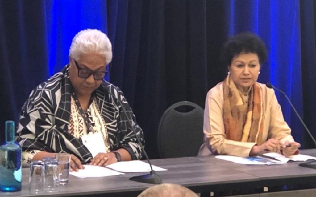Image of Honourable Fiame Naomi Mata’afa, Prime Minister of Samoa and Professor Asha Kanwar, President and CEO, COL.